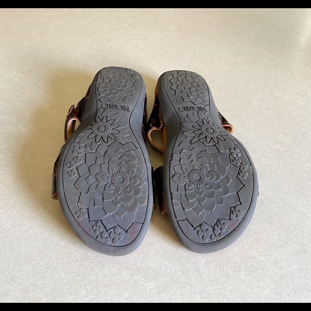 Vionic slide sandals size 7. - Picture 12 of 16